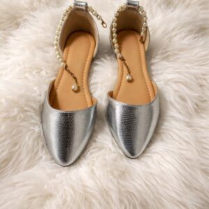 SHEIN Silver Pointed Toe Pearl-Ankle Flats with Chain Accent
